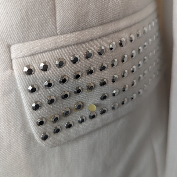 White blazer with collar embellishments - Picture 5 of 6